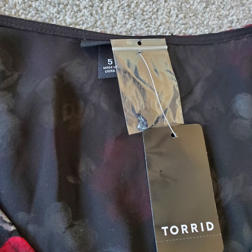 Torrid plus floral v neck blouson long sleeves peplum top, 5XL, blac… - Picture 10 of 14